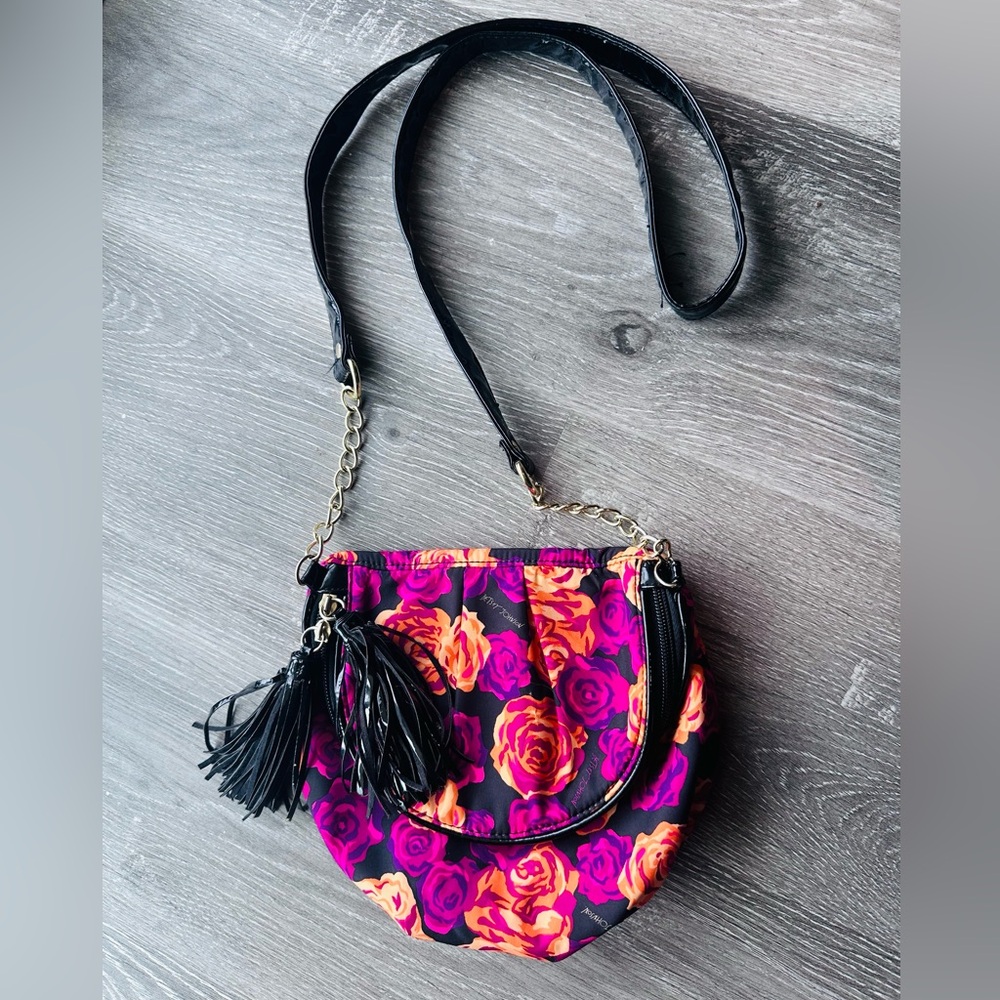 Beautiful Betsey Johnson WATER COLOR floral crossbody EUC